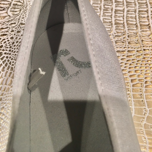 Report Ruffle slip ons - Picture 4 of 5